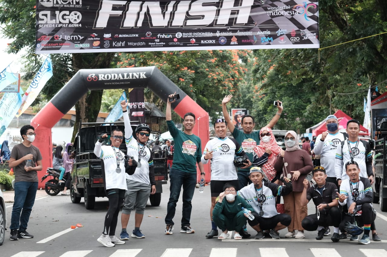 Komunitas Sepeda Lipat Mamuju Taklukkan Track Tanjakan ke Malino